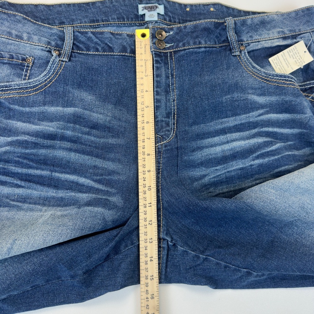 Women's Denim Bermuda Shorts - Blue - Picture 7 of 11